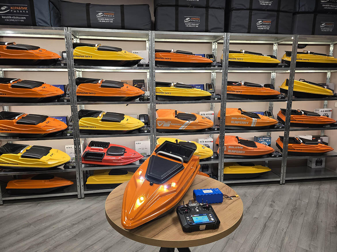 Кораблики для прикормки Тигр 2 с GPS автопилотом фотография